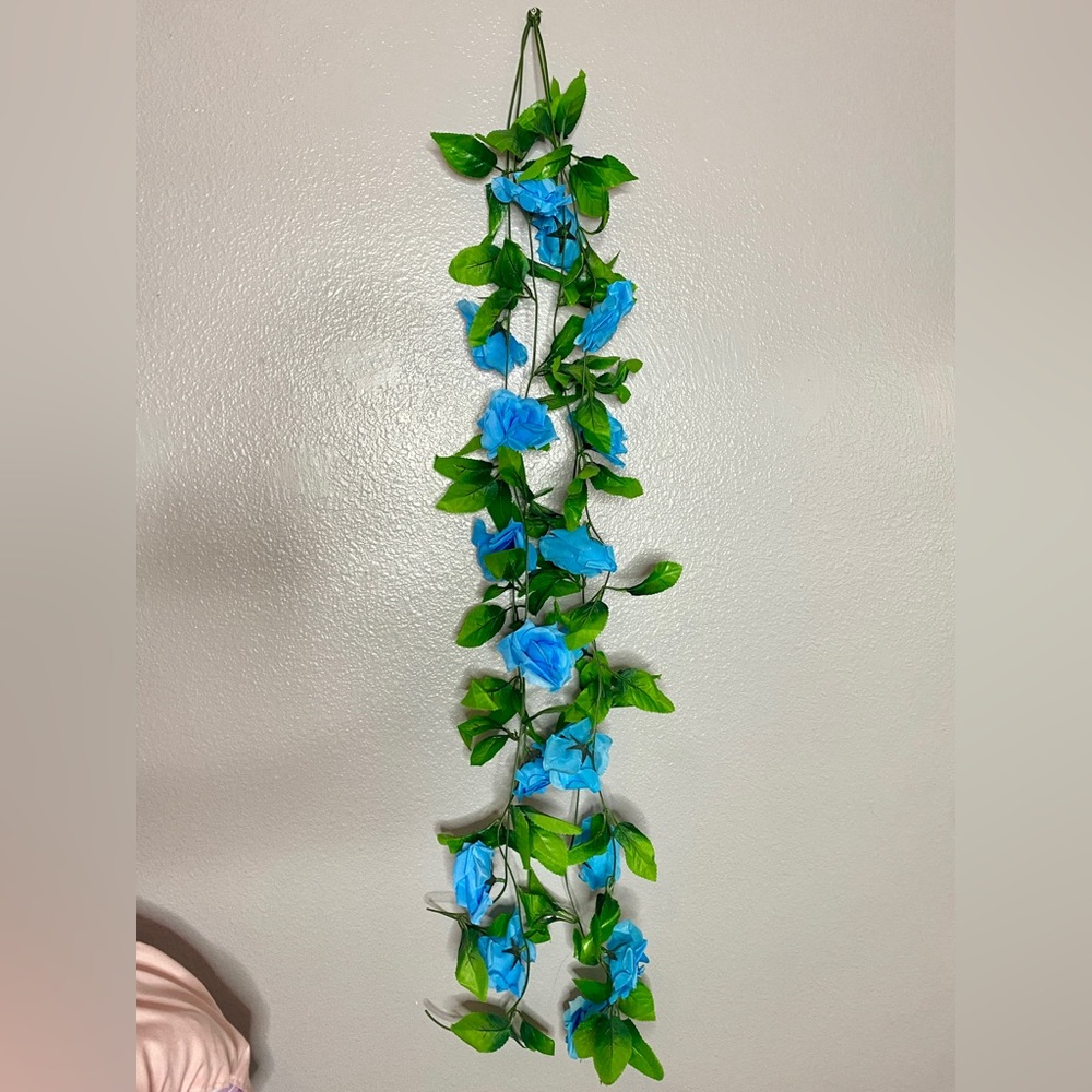4 Vines w/ Blue Flowers Room Decor